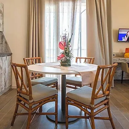 Ambassador Ξενοδοχείο 4*