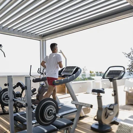 Ambassador Готель