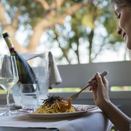 Ambassador Готель