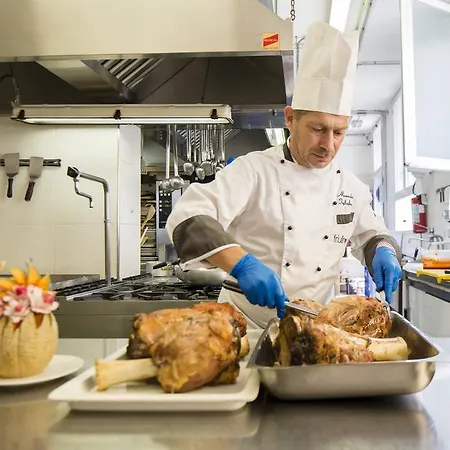 Готель Ambassador